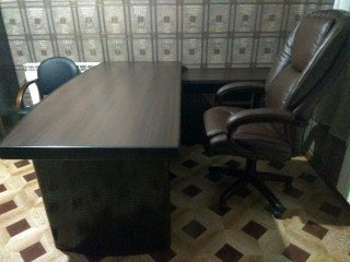 Кабинет для руководителя Дуглас рабочий стол и кресло